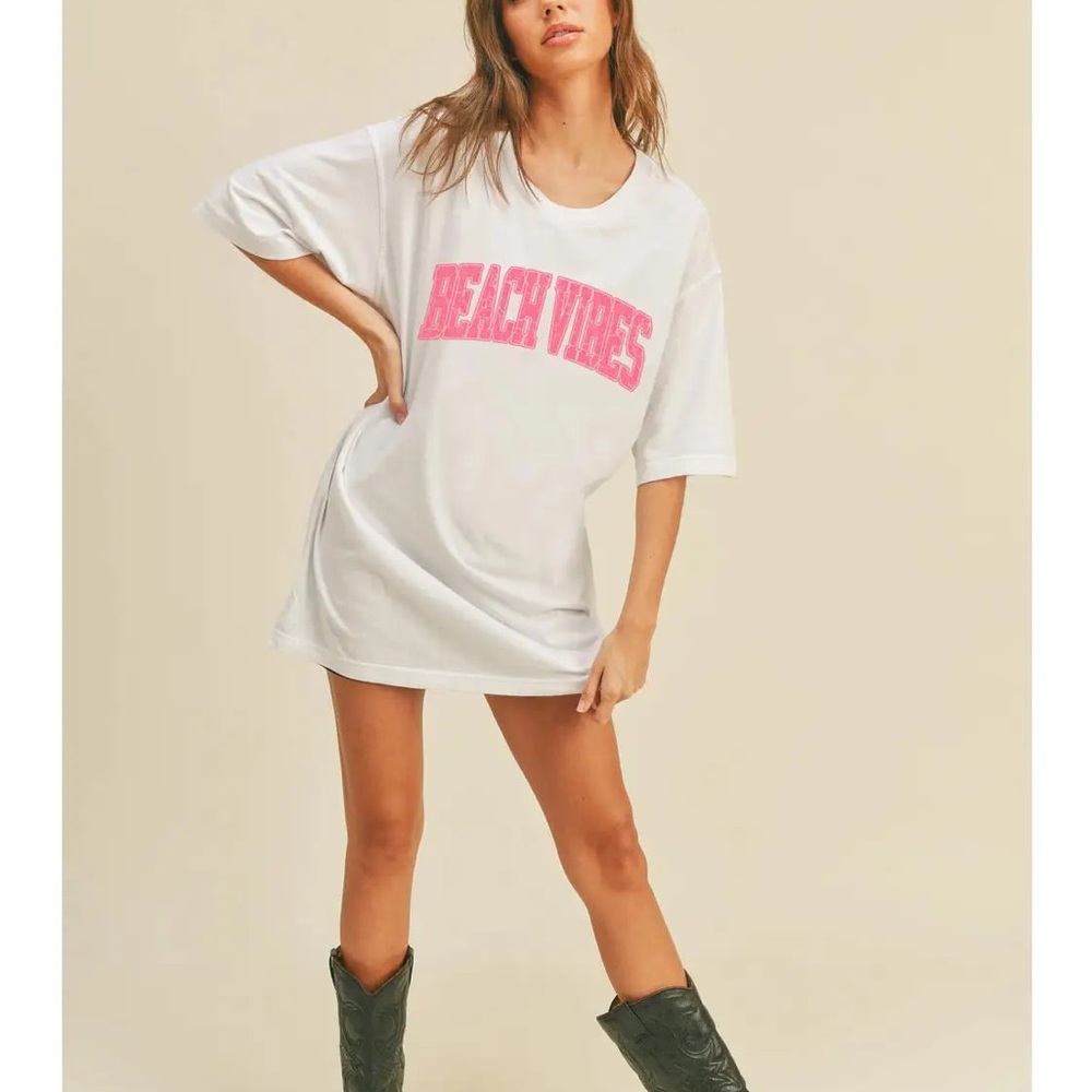 NWT Oversize Beach Vibes Graphic Tee